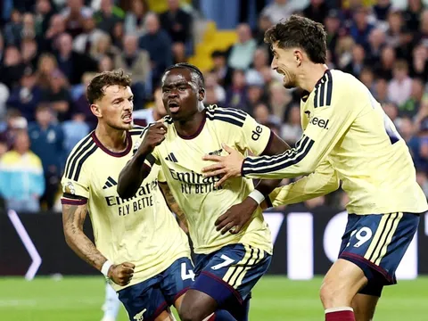 Saka giúp Arsenal thắng nhọc Aston Villa