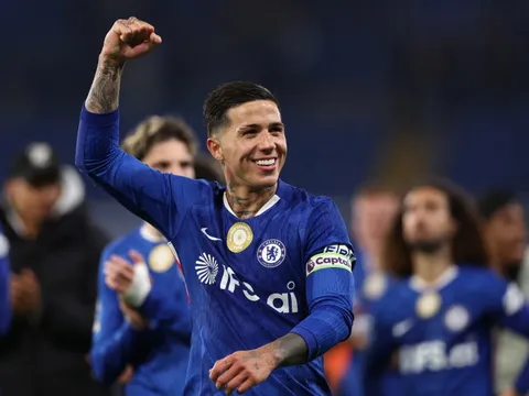 Vì sao Chelsea vẫn bán Enzo cho Man City?