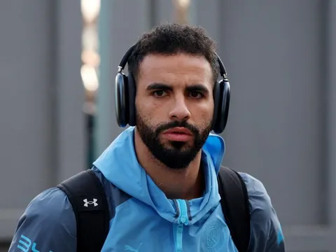 MU khước từ sao Man City