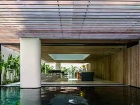Ngôi nhà dành một nửa diện tích cho nắng, gió và cây xanh