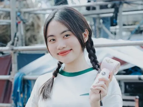 'Người thương' công khai ảnh đi chơi lễ với Phương Mỹ Chi