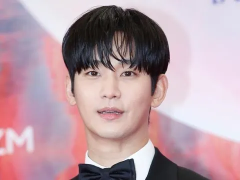 Kim Soo Hyun chuẩn bị trở lại sau 1 năm 6 tháng, nở nụ cười rạng rỡ