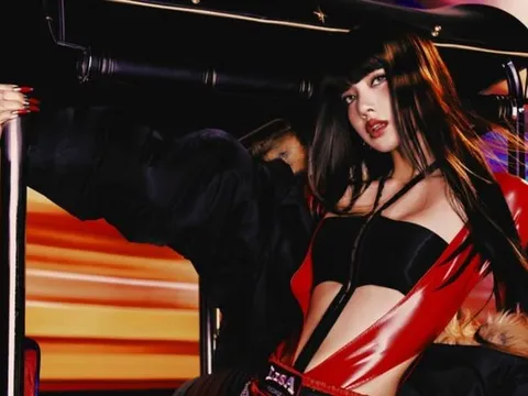 Chưa bao giờ thấy Lisa (BLACKPINK) như thế này!