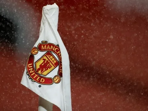 MU hành động sau sự cố 'thác nước' tại Old Trafford