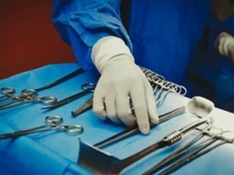 Sợ ung thư tái phát, nỗi ám ảnh đeo bám người bệnh sau điều trị