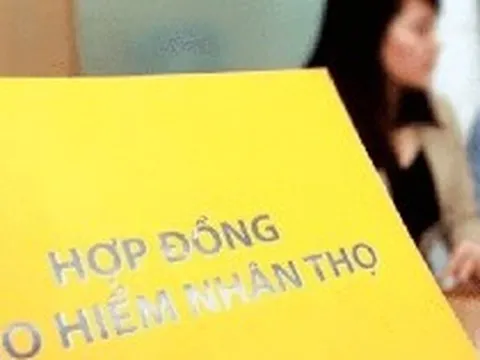 "Một chiếc áo chi phí sản xuất 100 - 200 nghìn nhưng giá bán có thể lên tới 800 nghìn đến 2 triệu, còn bảo hiểm nhân thọ được giám sát rất chặt chẽ về giá sản phẩm"