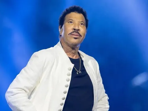 Lionel Richie xuất viện sau 3 ngày nằm ICU