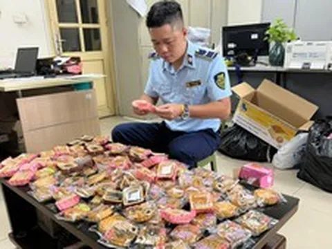 Hà Nội 'siết' thị trường hàng Trung thu: Xử lý lượng lớn bánh kẹo, đồ chơi không bảo đảm