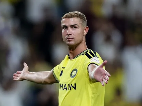 Mùa cuối của Ronaldo không hề yên ả