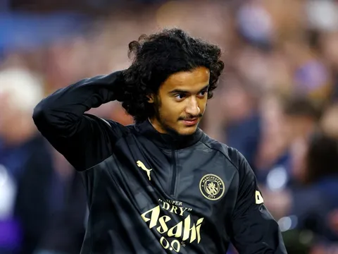 Premier League đang trả giá điên rồ cho cầu thủ tuổi teen