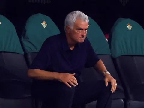 Mourinho cay đắng: 'Tôi không biết vì sao Real thua'