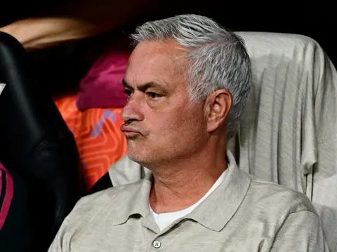 Mourinho: 'Cầu thủ Betis giả chết để đánh lừa trọng tài'