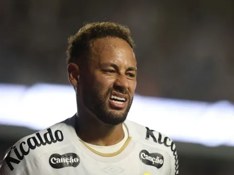 Ác mộng chấn thương lại đến với Neymar