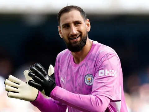 Donnarumma suýt hóa thảm họa tại Man City