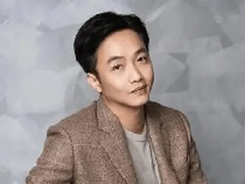 Ít ai biết ngoài Quốc Cường Gia Lai, Cường Đô La còn là ông chủ một công ty bất động sản đang mở rộng hàng nghìn sản phẩm, từng có khách mua nhà chỉ vì tò mò “Cường có làm được không?”