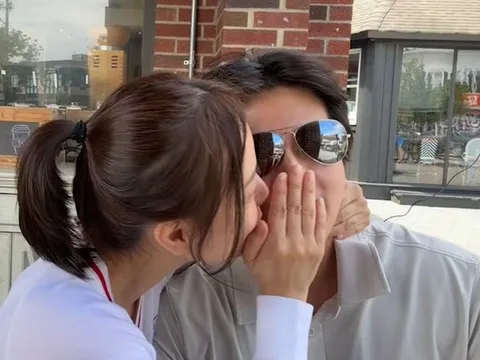 Son Tae Young ngọt ngào hôn Kwon Sang Woo sau 18 năm cưới