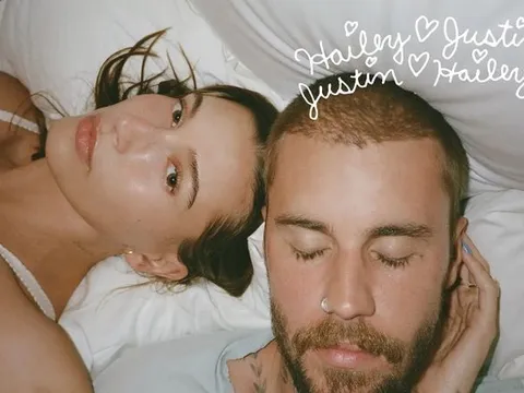 Justin Bieber và vợ siêu mẫu khóa môi tình tứ trong bộ ảnh mới