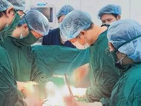 Bác sĩ 'bắt' trúng biến chứng cực hiếm cứu thai phụ 36 tuần