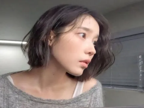 IU 'lột xác' hoàn toàn sau khi chia tay Lee Jong Suk