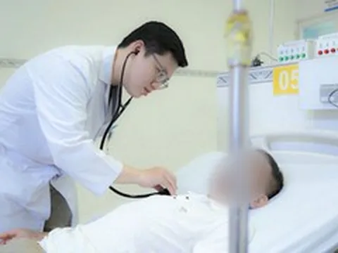 Người đàn ông đột ngột ngưng tim khi đang ăn tối
