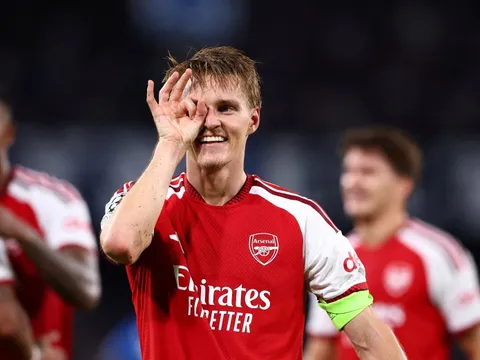Arsenal thăng hoa, toàn thắng từ đầu mùa