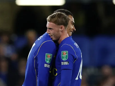 Chelsea thắng điên rồ sau màn tự làm khó mình