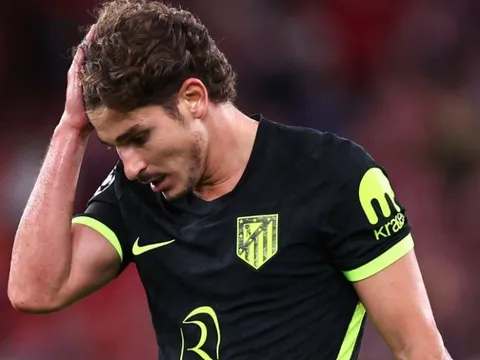Alvarez bất lực nhìn Atletico thua ngược Liverpool