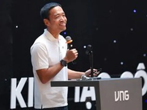 Chủ tịch tập đoàn công nghệ hàng đầu Việt Nam lì xì mỗi nhân viên 2,2 triệu đồng, nhận định AI khiến chúng ta giàu hơn nhưng cô đơn hơn