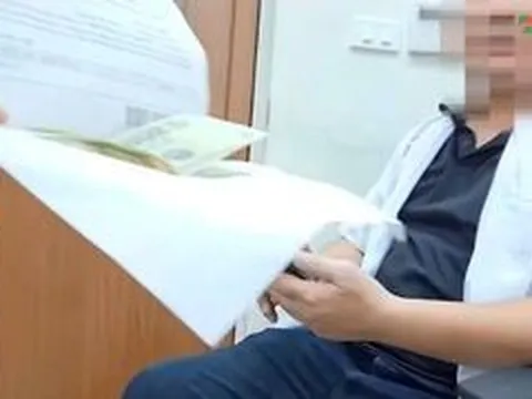 Bộ Y tế yêu cầu BV E làm rõ vụ 'bệnh nhân kẹp tiền vào sổ để được xạ trị nhanh'