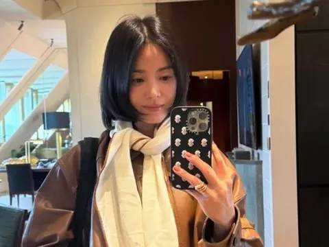 Song Hye Kyo gây chú ý với khoảnh khắc đời thường