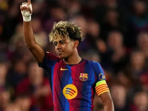 Yamal đi vào lịch sử Champions League
