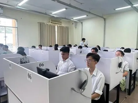 Chuẩn bị điều kiện thí điểm thi tốt nghiệp THPT trên máy tính từ năm 2027