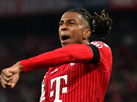Điểm 10 của Olise tại Champions League