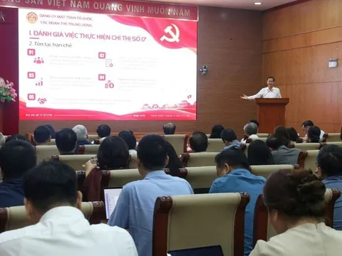 Đưa công tác chính trị, tư tưởng và hoạt động của các hội quần chúng đi vào thực chất