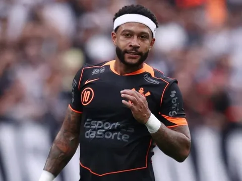 Depay đối mặt án phạt vì cử chỉ phản cảm
