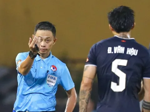 Văn Hậu xin lỗi