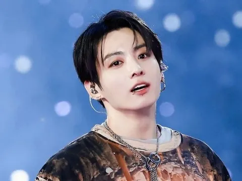 Hành động bất ngờ của Jungkook (BTS) dành cho 'đàn em'