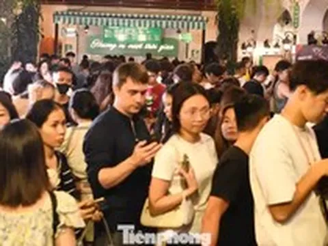 Cảnh tượng chưa từng có trước ngày kem Tràng Tiền đóng cửa