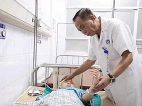 Đau đầu tăng dần sau khi ngã xe đạp, đến viện phát hiện tụ máu não