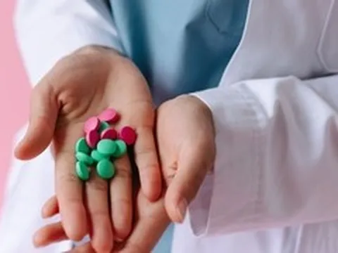 Tâm lý 'đã điều trị phải chọn thuốc tốt nhất' của người con có cha ung thư