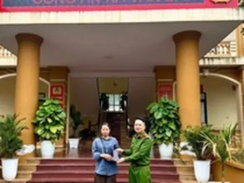 Ngày 14/9, dù trời mưa, một người phụ nữ vẫn kiên trì đến công an trình báo sự việc: Tài khoản MB được chuyển 3.000.000 đồng