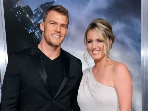 Alan Ritchson đã âm thầm nộp đơn ly hôn