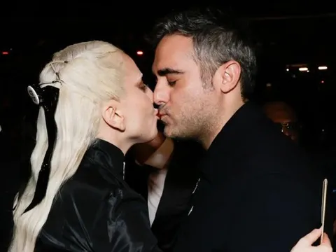Hành trình làm mẹ không hề dễ dàng của Lady Gaga