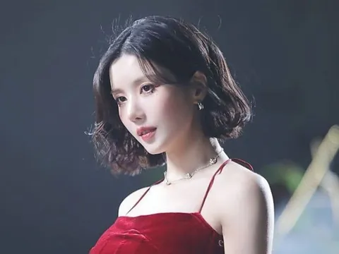 Kwon Eun Bi lên sân khấu ngay sau tai nạn giao thông