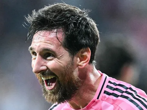 Messi giành thêm danh hiệu