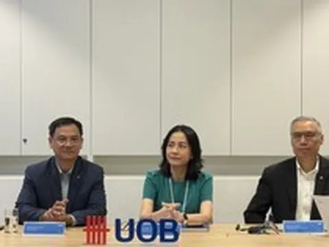 Chuyên gia ngân hàng Singapore UOB: Giá vàng dài hạn vẫn tích cực, 3 nhóm cổ phiếu đáng theo dõi cuối năm