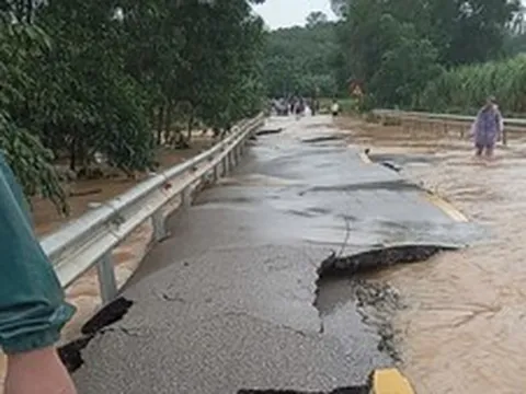 Mưa lớn gây sạt lở hơn 40 vị trí đường tỉnh tại Nghệ An, Thanh Hóa