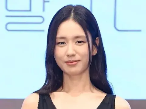'Nữ thần cổ trang' Ahn Eun Jin gây tranh cãi