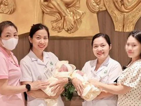 Thai phụ 19 tuổi xin bác sĩ mở nhạc Doremon khi can thiệp cứu song thai