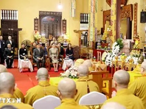 Nhà Vua Thái Lan và Hoàng hậu thăm chùa Quán Sứ và dự Lễ cầu an
